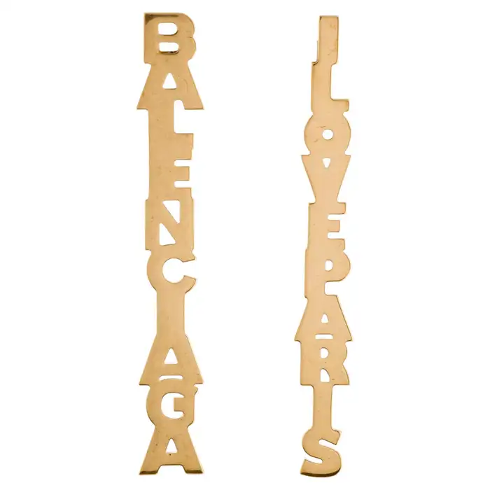 Balenciaga Серьги подвески I Love Paris с несоответствующим золотым логотипом. Balenciaga Серьги подвески I Love Paris с несоответствующим золотым логотипом.
