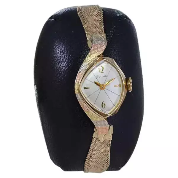 Bulova Многоцветные женские часы с золотым наполнением, 1960 е годы, с оригинальным браслетом. Bulova Многоцветные женские часы с золотым наполнением, 1960 е годы, с оригинальным браслетом.