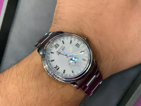 Часы Blancpain с браслетом из нержавеющей стали и тройным календарем.