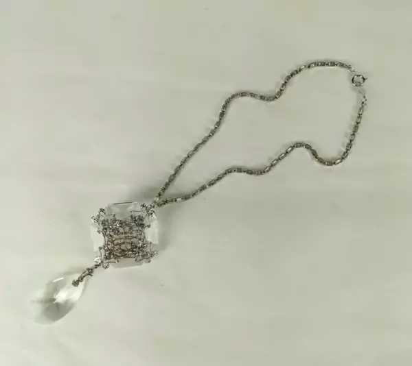 Необычная хрустальная подвеска люстра от Accessocraft 1950 х годов. Необычная хрустальная подвеска люстра от Accessocraft 1950 х годов.