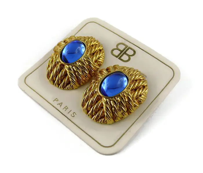 Серьги клипсы Balenciaga Vintage синего стекла с кабохоном. Серьги клипсы Balenciaga Vintage синего стекла с кабохоном.