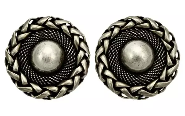 Серьги клипсы серебряного цвета с декоративной отделкой Butler & Wilson, около 1980 х годов.