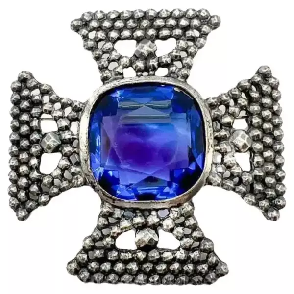 Винтажная брошь Accessocraft NYC с крестообразным кристаллом, 1980 е годы. Винтажная брошь Accessocraft NYC с крестообразным кристаллом, 1980 е годы.