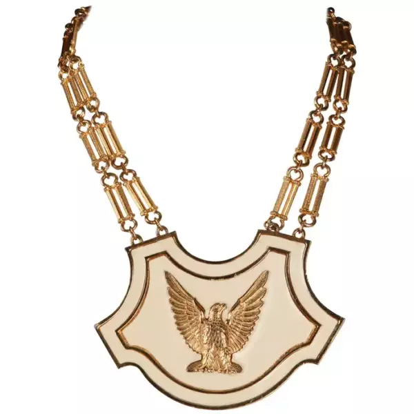 Винтажное ожерелье Accessocraft 1970 х годов с эмалью и нагрудником золотого орла, эффектное ожерелье. Винтажное ожерелье Accessocraft 1970 х годов с эмалью и нагрудником золотого орла, эффектное ожерелье.