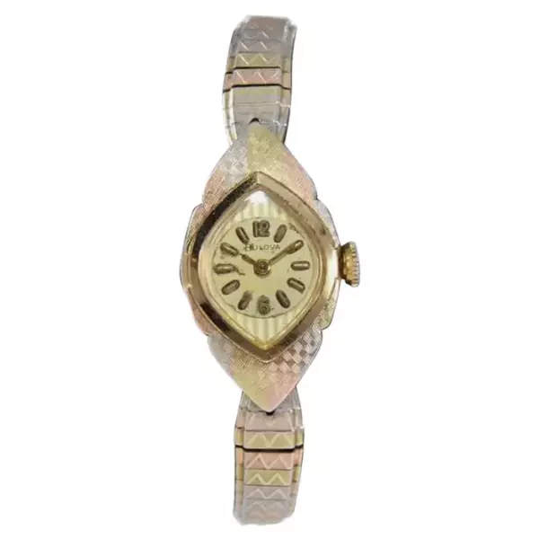 Винтажные женские трехцветные позолоченные часы Bulova Mid Century Vintage, полностью оригинальные, 1960 е годы. Винтажные женские трехцветные позолоченные часы Bulova Mid Century Vintage, полностью оригинальные, 1960 е годы.