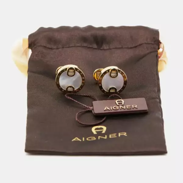 Запонки Aigner с перламутром золотистого цвета.
