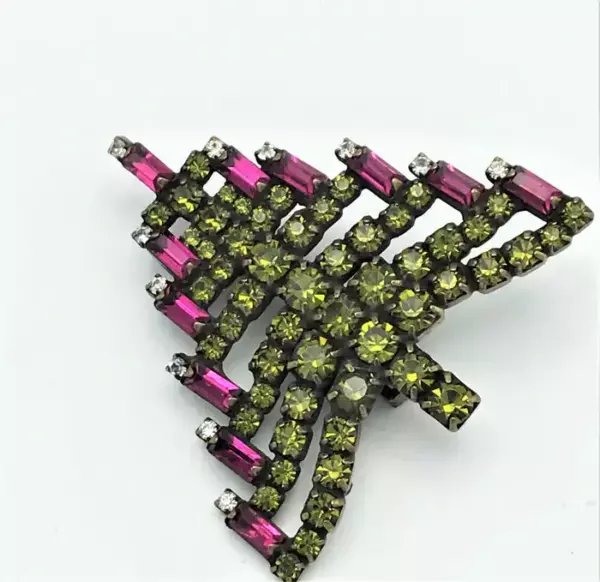 Знак броши «Рождественская елка». D. Bauer Калифорния. Стразы Swarovski оливкового и розового цвета.