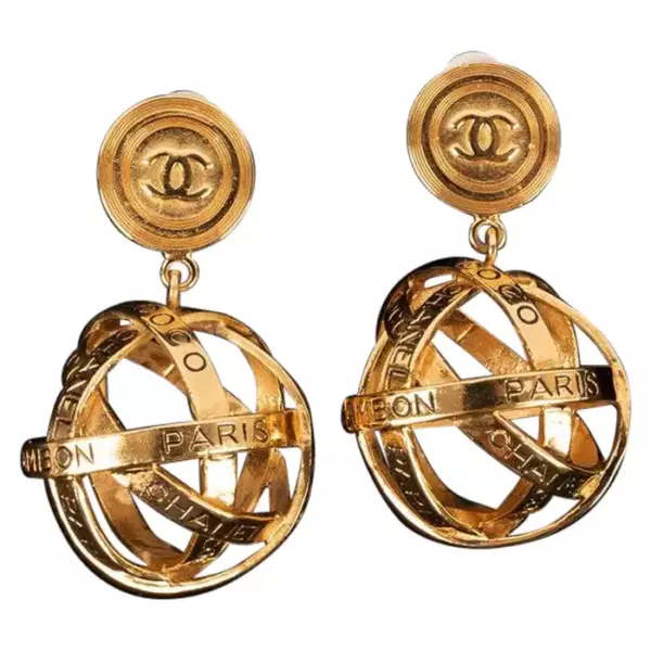 Chanel Круглые ажурные серьги из золотистого металла.