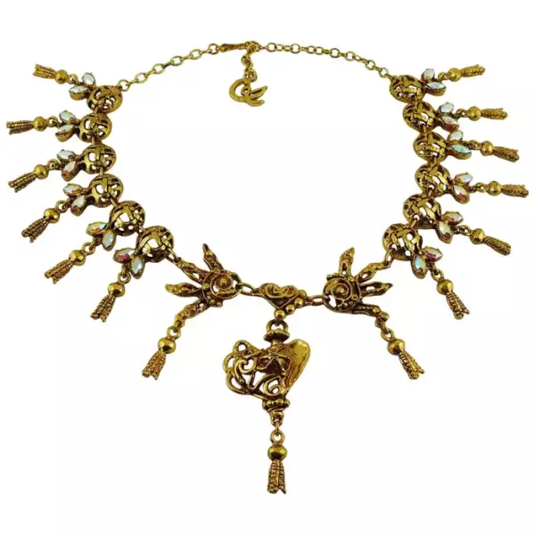 Винтажное колье Christian Lacroix с драгоценными камнями.