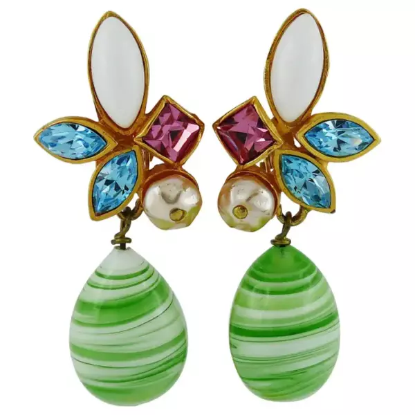 Винтажные серьги с подвесками Christian Lacroix, украшенные драгоценными камнями.