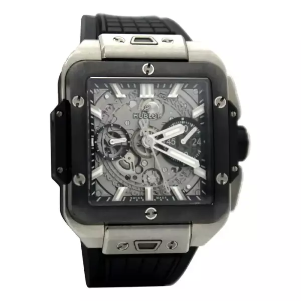 Часы Hublot Square Bang Unico из титановой керамики — 42 мм — циферблат из сапфирового стекла — черный. Часы Hublot Square Bang Unico из титановой керамики — 42 мм — циферблат из сапфирового стекла — черный.