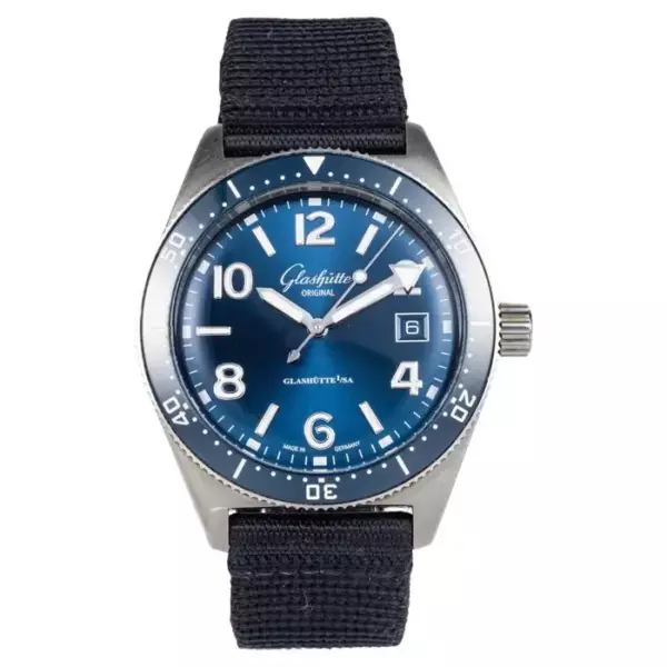 Представляем часы Glashütte Steel Sea Q — настоящее воплощение изысканного мастерства и вневременного дизайна. Представляем часы Glashütte Steel Sea Q — настоящее воплощение изысканного мастерства и вневременного дизайна.