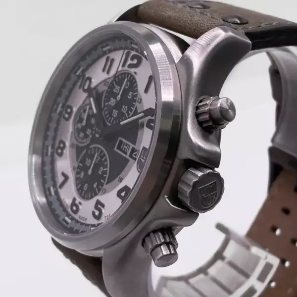 Автоматические часы Luminox Field Valjoux с хронографом из стали и серебряного циферблата XL.1869. Автоматические часы Luminox Field Valjoux с хронографом из стали и серебряного циферблата XL.1869.