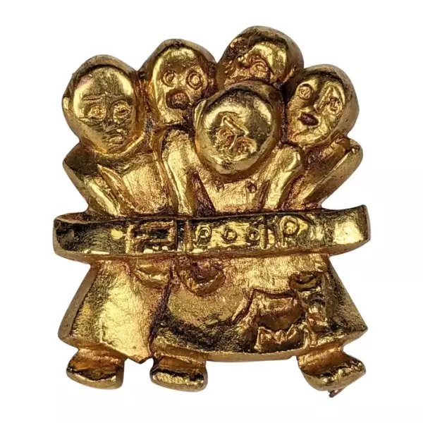 Брошь из позолоченной бронзы Line Vautrin La Manif. Брошь из позолоченной бронзы Line Vautrin La Manif.