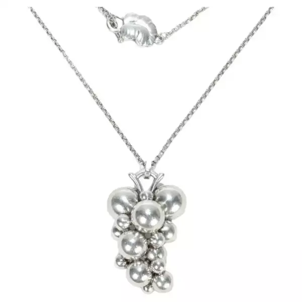 Изящное серебряное колье Georg Jensen с подвеской. Изящное серебряное колье Georg Jensen с подвеской.