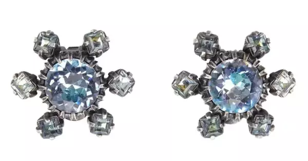 Красивые серьги Christian Dior 1950 х годов с крупными бледно голубыми круглыми и квадратными хрустальными камнями.
