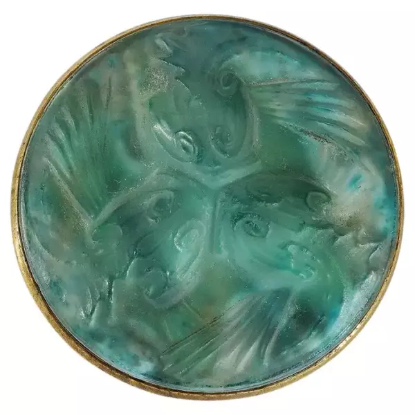 Стеклянная брошь рыба Lalique Золотая брошь с зеленым стеклом Подписано Лаликом. Стеклянная брошь рыба Lalique Золотая брошь с зеленым стеклом Подписано Лаликом.