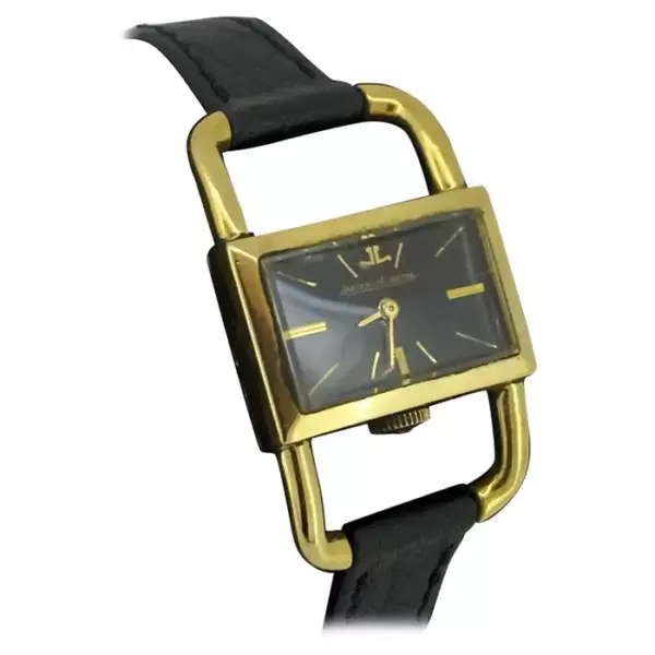Женские часы Jaeger LeCoultre Értier Luchetto, золото 18 карат, циферблат из оникса, ушки для стремени. Женские часы Jaeger LeCoultre Értier Luchetto, золото 18 карат, циферблат из оникса, ушки для стремени.