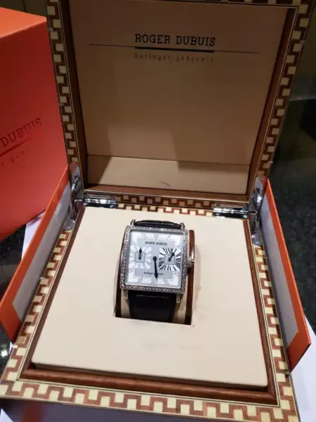18 каратное золото Roger Dubuis из белого золота Square Limited Edition 28, только GMT Jump Hour.