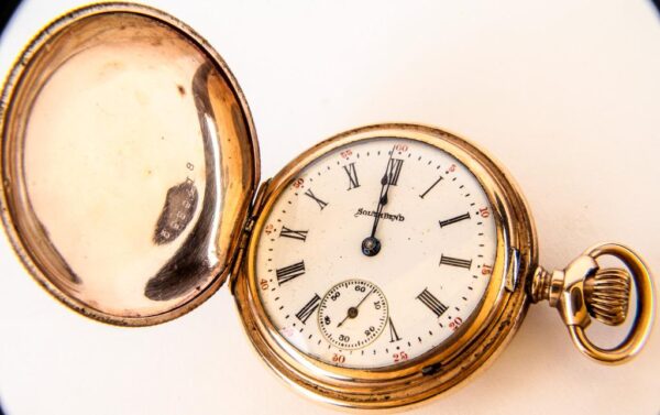Карманные часы South Bend Hunter Case 15 Jewel Великолепные винтажные карманные часы South Bend.