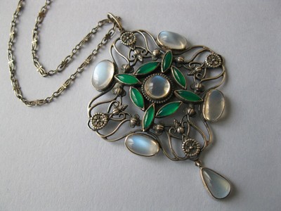 ОЖЕРЕЛЬЕ VTG SYBIL DUNLOP ARTS & CRAFTS СЕРЕБРЯНЫЙ КУЛОН С ЛУННЫМ КАМЕНЕМ И ХРИЗОПРАЗОМ.