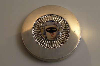 РЕДКАЯ СЕРЕБРЯНАЯ КОРОБКА GEORG JENSEN, РАЗРАБОТАННАЯ ГРАФОМ СИГВАРДОМ БЕРНАДОТОМ ДЛЯ ГЕОРГА ЙЕНСЕНА В 1930 Х ГОДАХ.