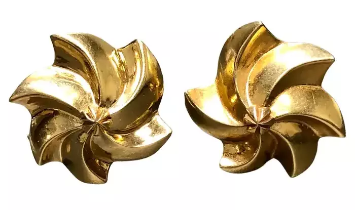 Винтажные серьги Raymond Yard Star Huggie из 14 карат с рычагом на спине.