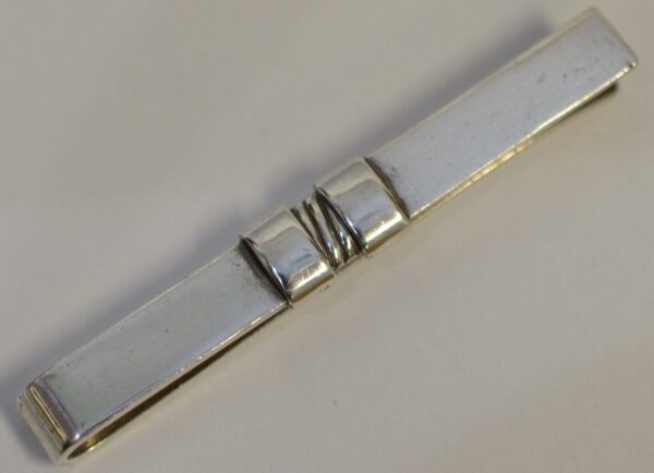 ЗАЖИМ ДЛЯ ГАЛСТУКА ИЗ СЕРЕБРА GEORG JENSEN ОТ SIGVARD BERNADOTTE.