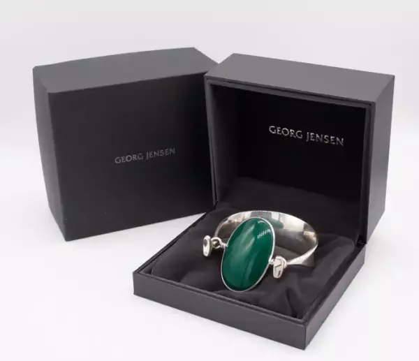 Браслет Georg Jensen By Vivianna Torun из стерлингового серебра 55,80 карат с хризопразом.