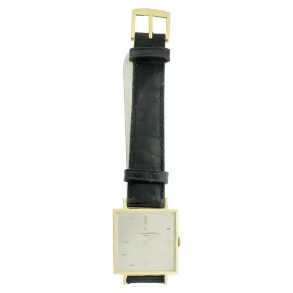 Часы Vacheron & Constantin Square Modernistic 1960 х годов из 18 каратного желтого золота. Часы Vacheron & Constantin Square Modernistic 1960 х годов из 18 каратного желтого золота.