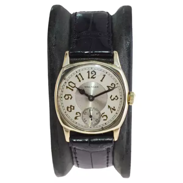 Часы Waltham из желтого золота в стиле ар деко в форме подушки, 1926 г.