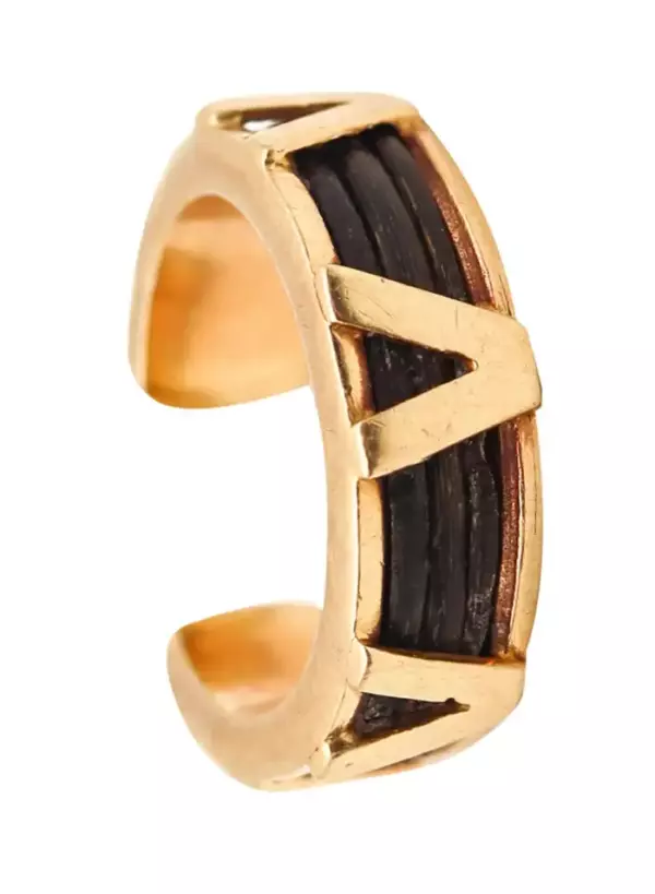 Кольцо Valentino 1970 Milano Band из 18 каратного желтого золота с плетеным слоновьим волосом.