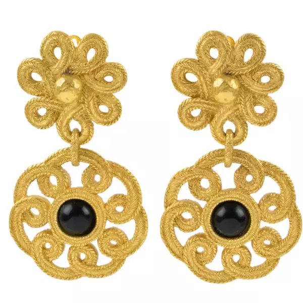 Серьги клипсы с цветочным мотивом Ungaro.