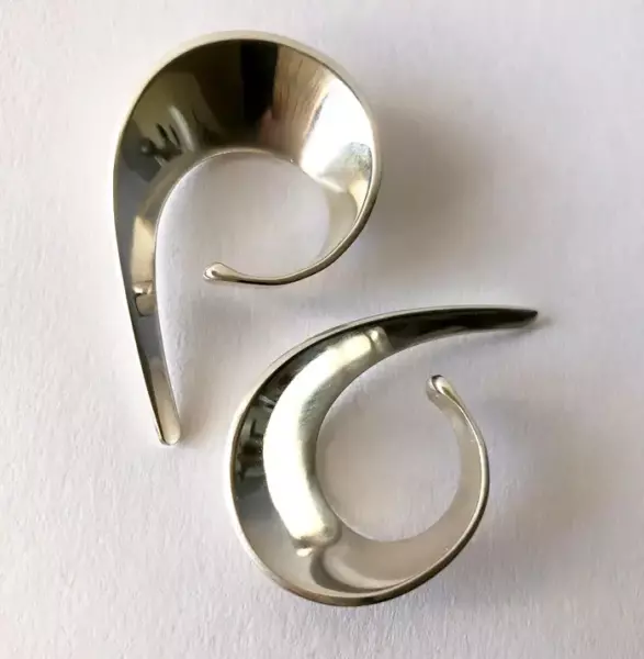 Тон Вигеланд для Plus Sterling Silver Norwegian Modernist Sling Earrings.