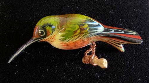 Винтажная подлинная подписанная булавка TAKAHASHI Hummingbird, расписанная вручную, резная, из дерева, 2,25 дюйма. Винтажная подлинная подписанная булавка TAKAHASHI Hummingbird, расписанная вручную, резная, из дерева, 2,25 дюйма.
