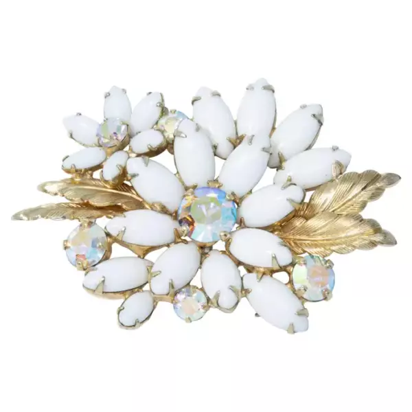 Винтажный Weiss Gold Floral Bloom, Aurora Borealis, кристаллы молочного стекла, середина 1900 х гг. Винтажный Weiss Gold Floral Bloom, Aurora Borealis, кристаллы молочного стекла, середина 1900 х гг.