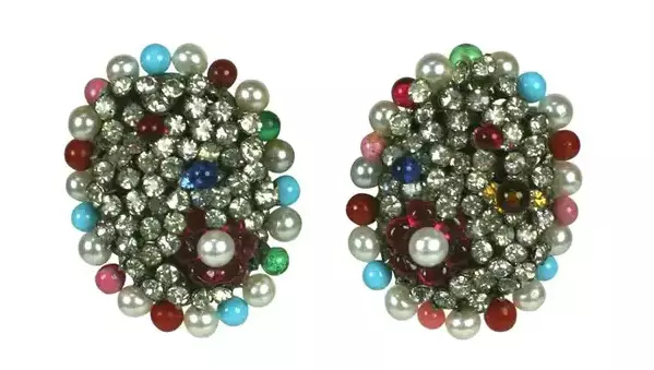 Знаменитые серьги Valentino от Maison Gripoix.